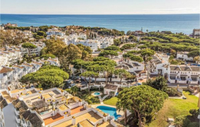 Amazing Apartment In Calahonda With Wifi